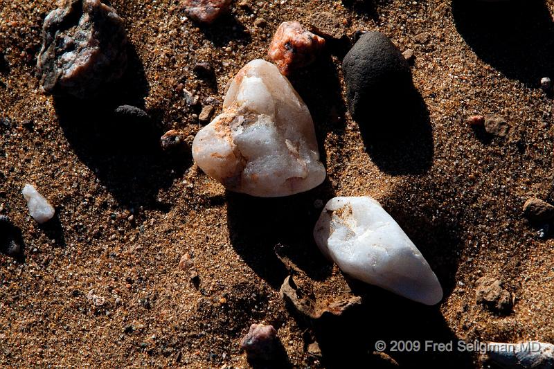 20090603_164245 D300 X1.jpg - Very interesting rocks of varied colors reflect the mineral content and the volcanic history of the region